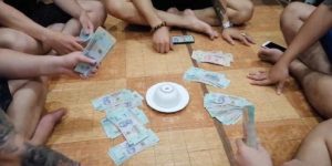 Cách chơi xóc đĩa ngoài đời